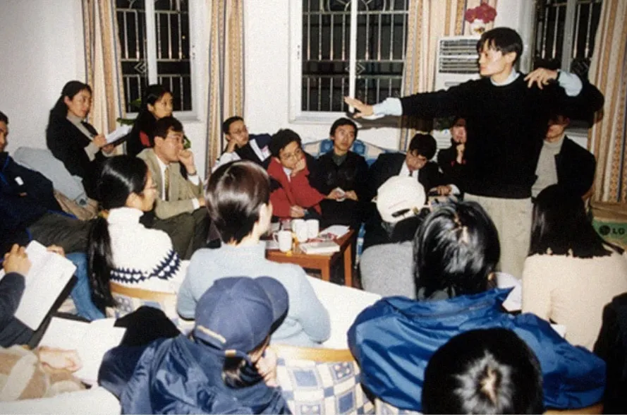 Jack Ma cùng 17 người bạn đồng hành đã chính thức thành lập Alibaba với số vốn lên tới 60.000 USD