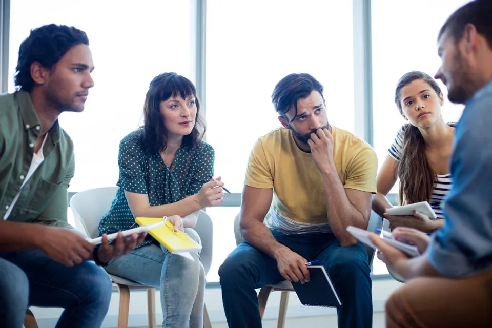 Kỹ năng lắng nghe khách hàng là kỹ năng bán hàng quan trọng mà các Saler cần chú trọng
